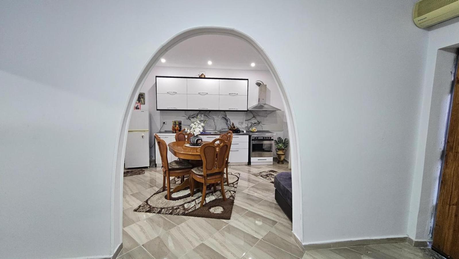 Guesthouse Albi 베라트 외부 사진