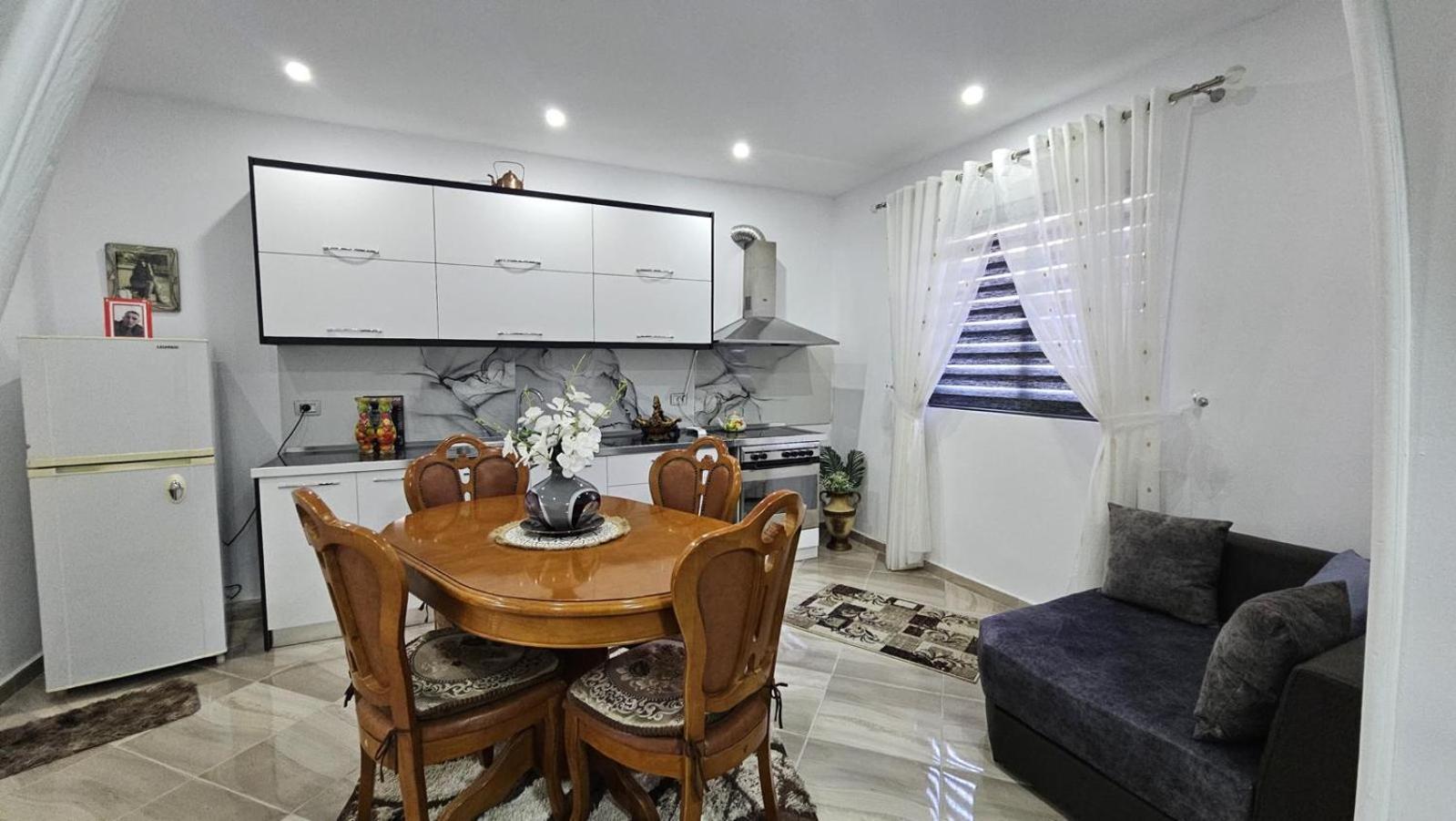 Guesthouse Albi 베라트 외부 사진