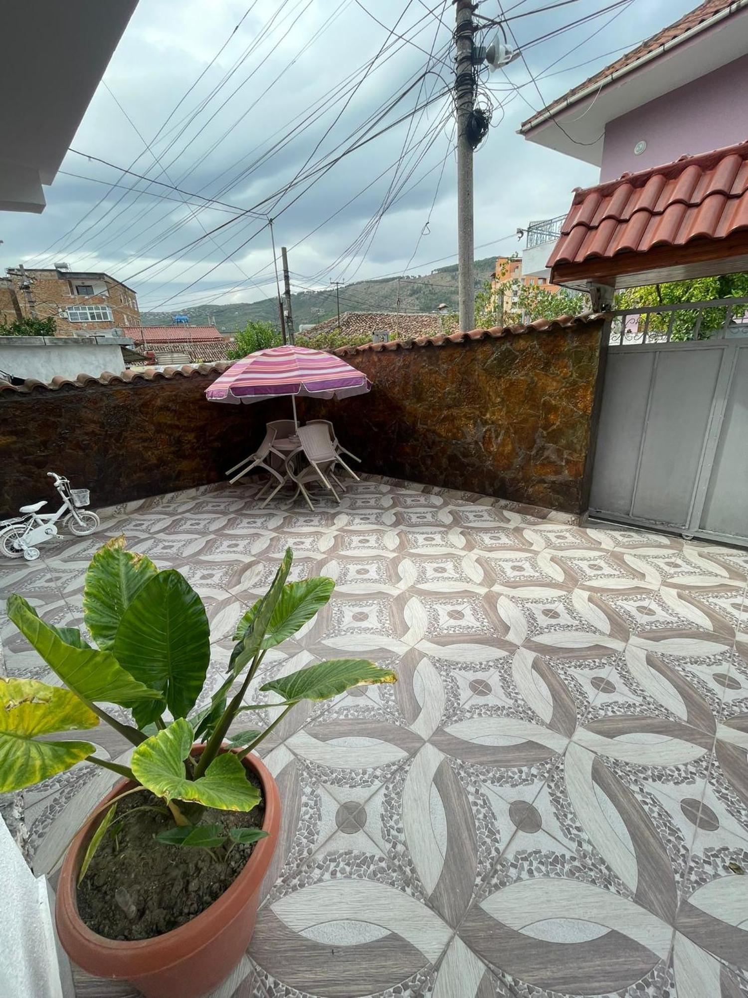 Guesthouse Albi 베라트 외부 사진