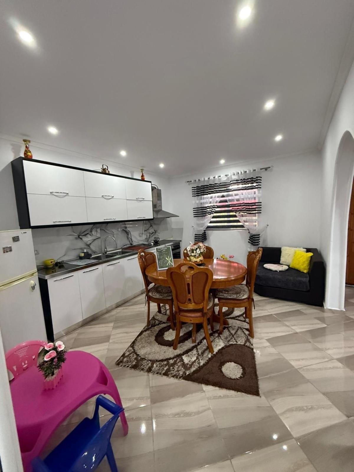 Guesthouse Albi 베라트 외부 사진